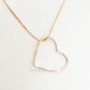 Handgemaakte hartvormige hanger – goud