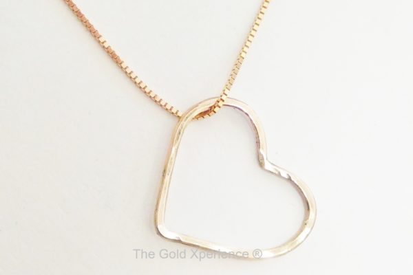 Handgemaakte hartvormige hanger – goud