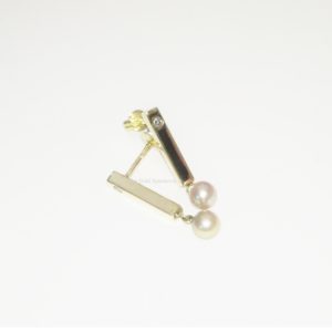Oorsteker met parel en diamant