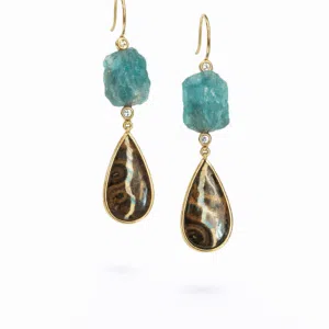 Exclusieve gouden oorbellen met boulderopaal