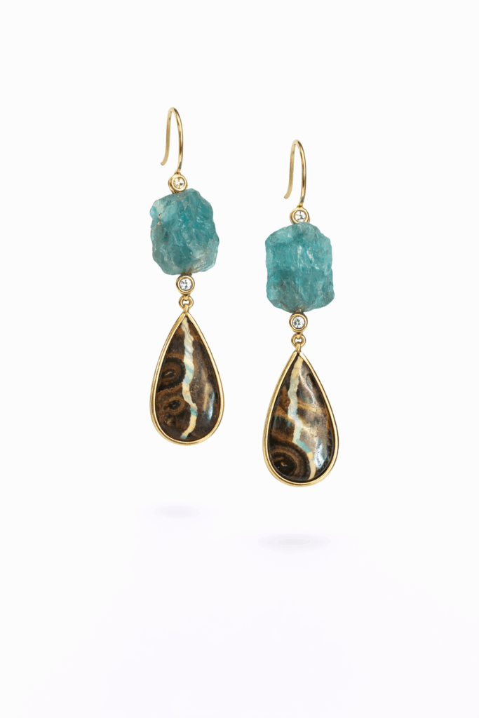 Exclusieve gouden oorbellen met boulderopaal