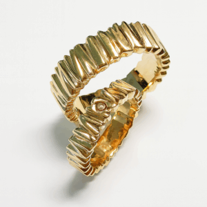 Trouwringen Solid rock luxe met steen